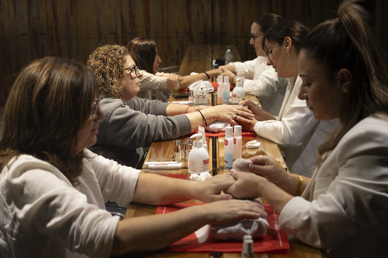 Bella Aurora y la AECC se unen de nuevo con motivo del Día Internacional de las Personas Cuidadoras.