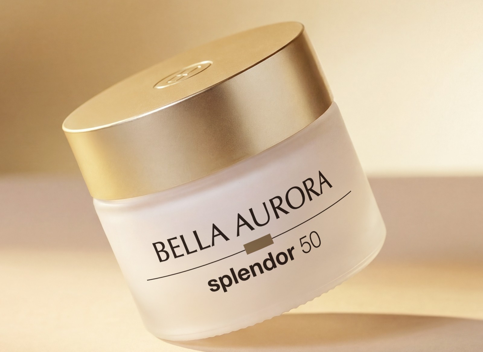 Bella Aurora lanza splendor50 gel-crema, con textura ultraligera para pieles maduras